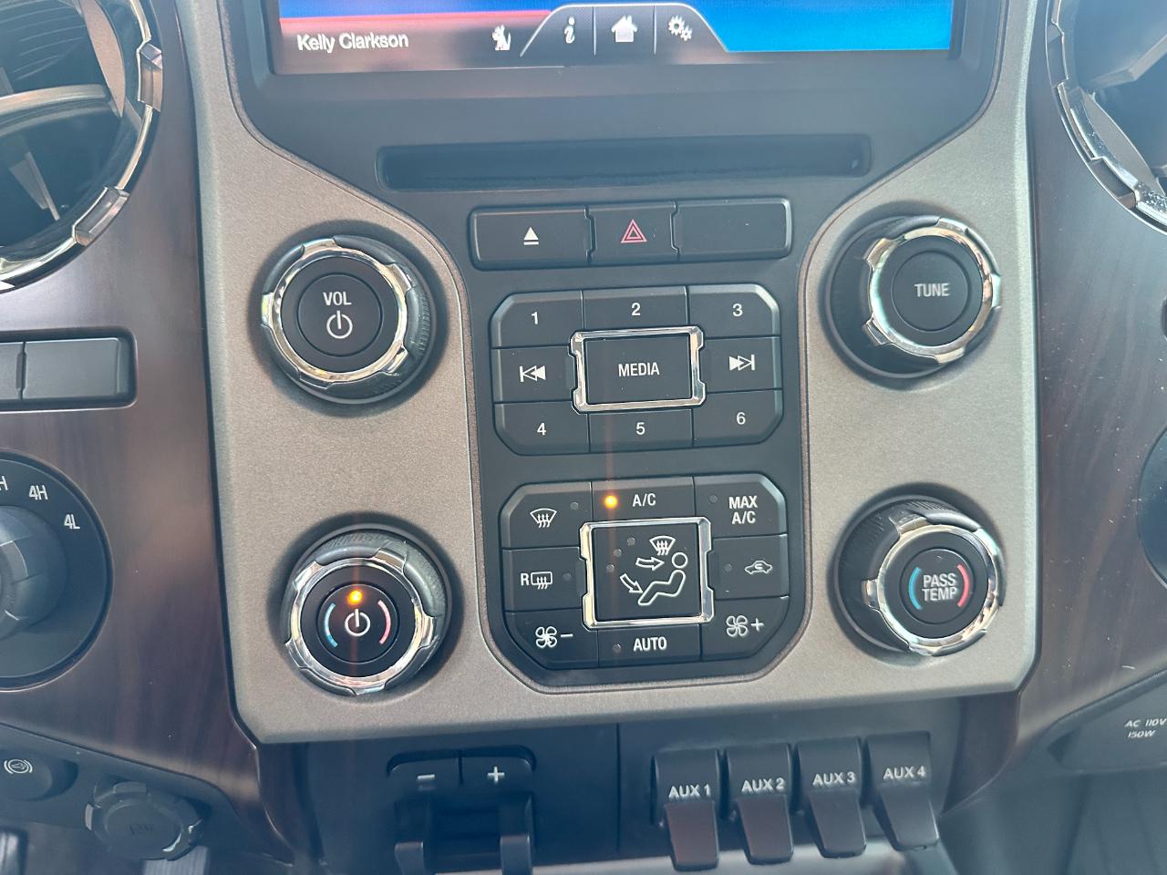 Ford Super Duty F-250 SRW 4WD Crew Cab 156" Lariat 2015