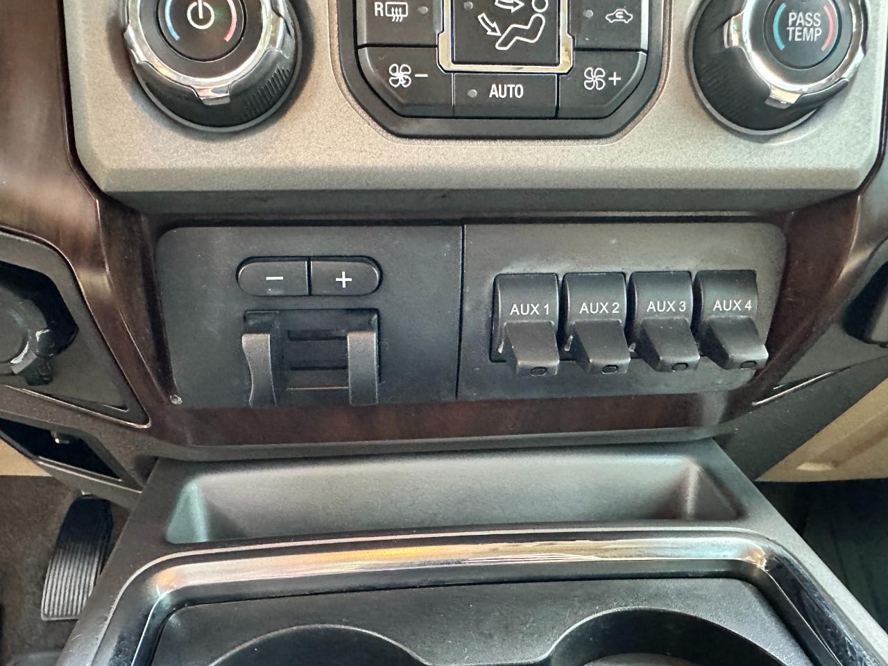 Ford Super Duty F-250 SRW 4WD Crew Cab 156" Lariat 2015