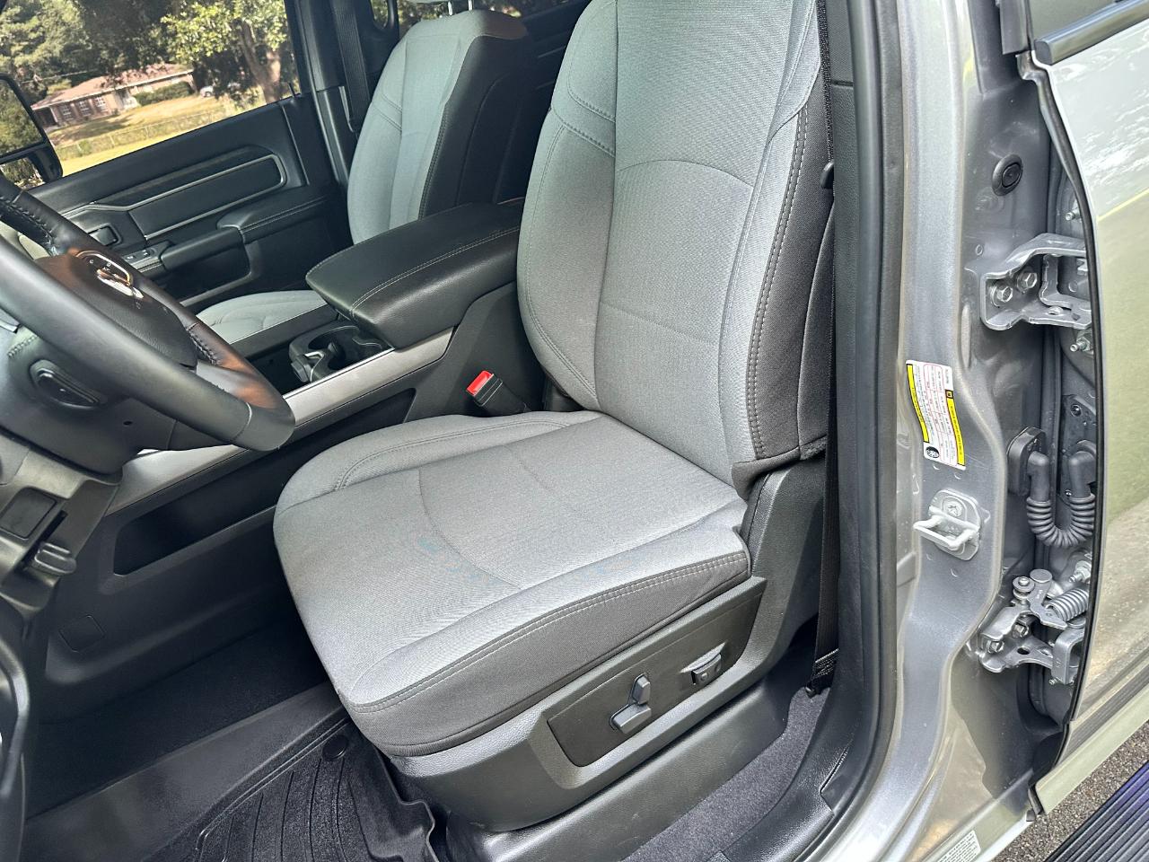RAM 3500 Big Horn 4x4 Crew Cab 8' Box 2024