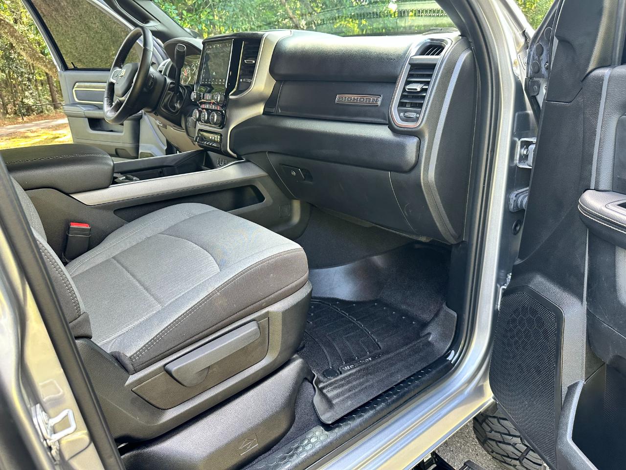 RAM 3500 Big Horn 4x4 Crew Cab 8' Box 2024