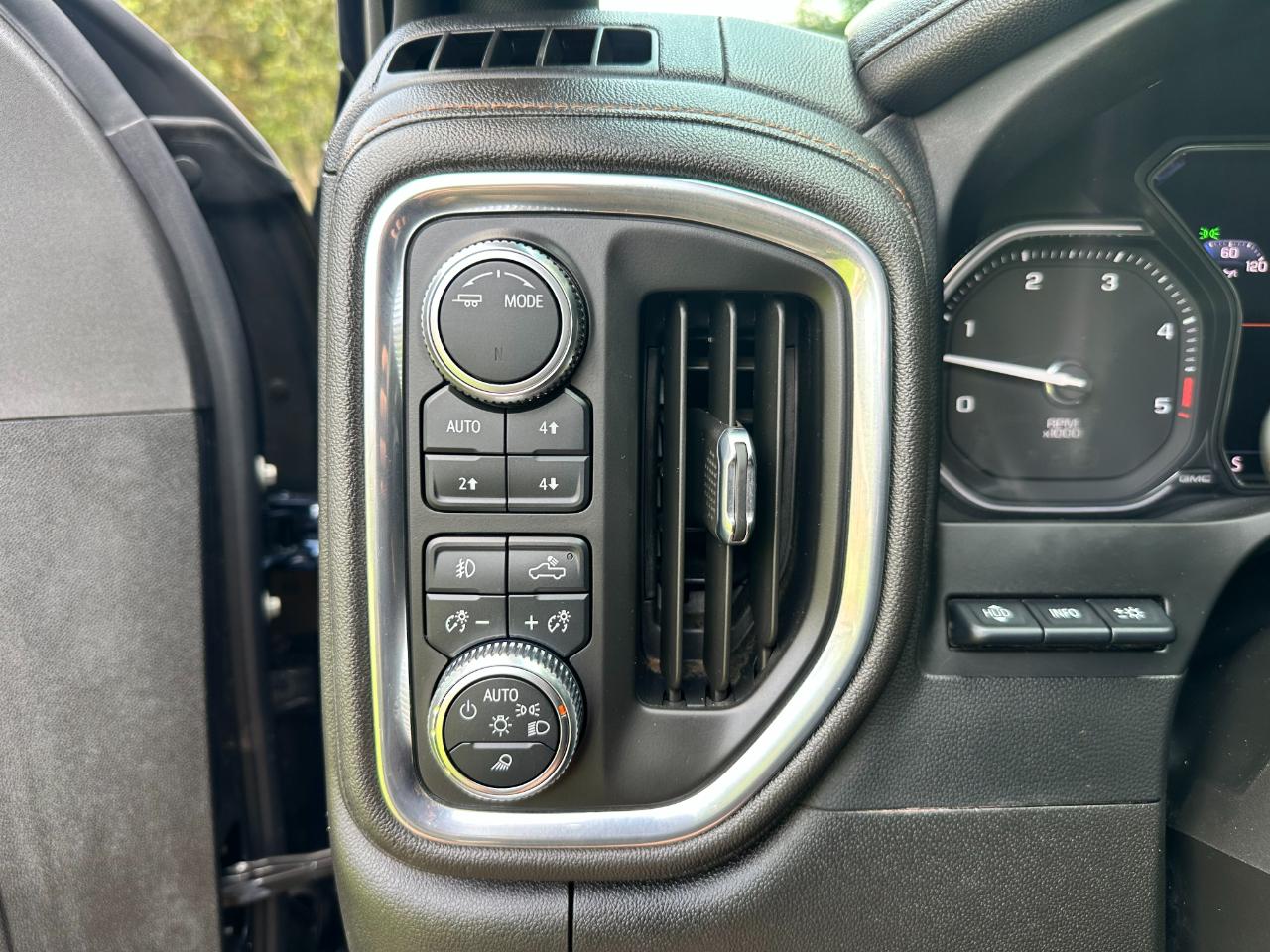 GMC Sierra 2500HD 4WD Crew Cab 159" AT4 2022