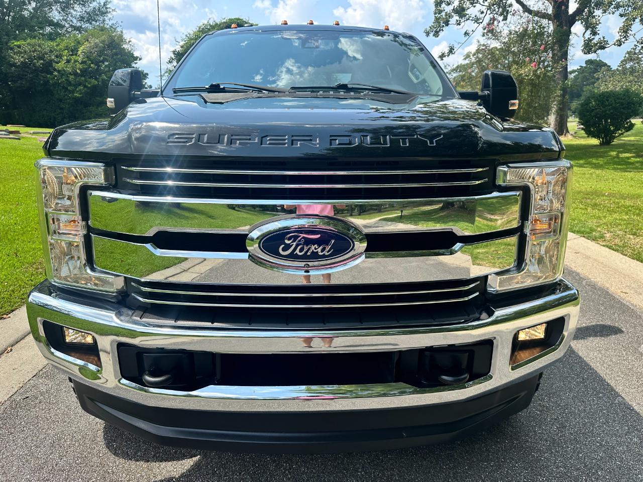 Ford Super Duty F-350 DRW Lariat 4WD Crew Cab 8' Box 2018