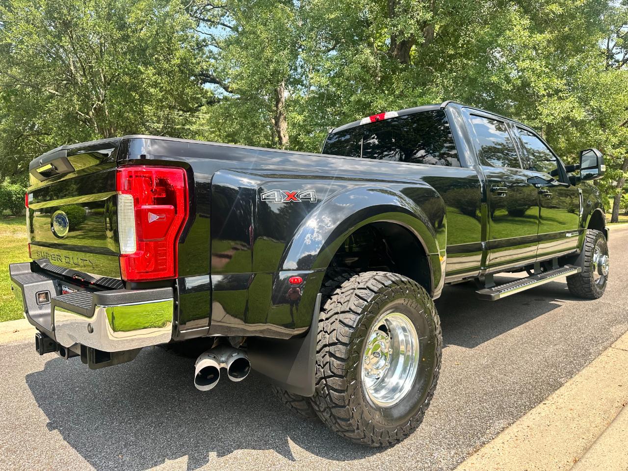 Ford Super Duty F-350 DRW Lariat 4WD Crew Cab 8' Box 2018