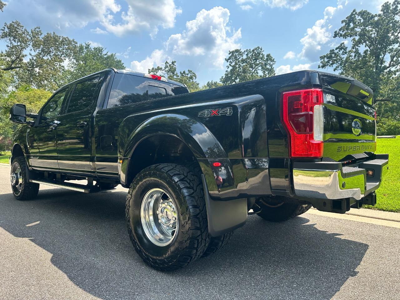 Ford Super Duty F-350 DRW Lariat 4WD Crew Cab 8' Box 2018