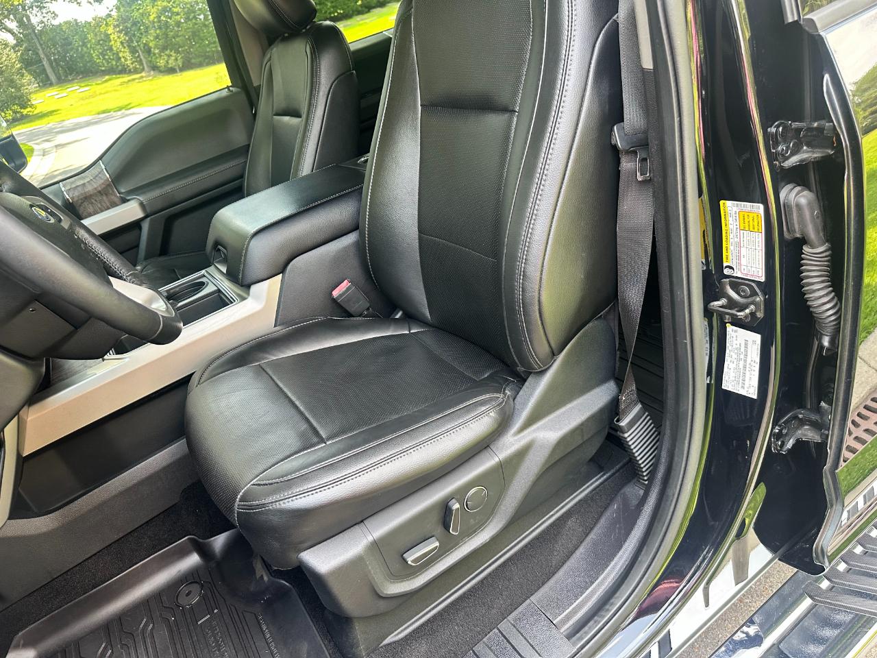 Ford Super Duty F-350 DRW Lariat 4WD Crew Cab 8' Box 2018
