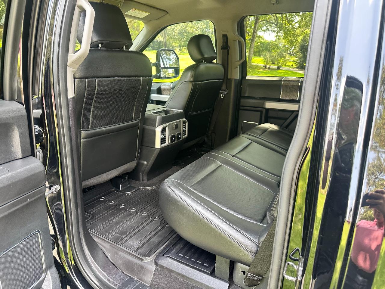 Ford Super Duty F-350 DRW Lariat 4WD Crew Cab 8' Box 2018