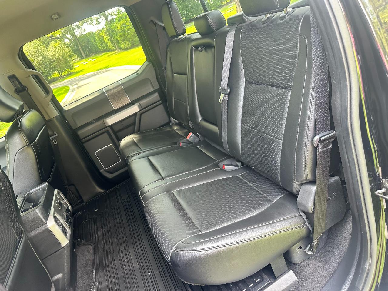 Ford Super Duty F-350 DRW Lariat 4WD Crew Cab 8' Box 2018