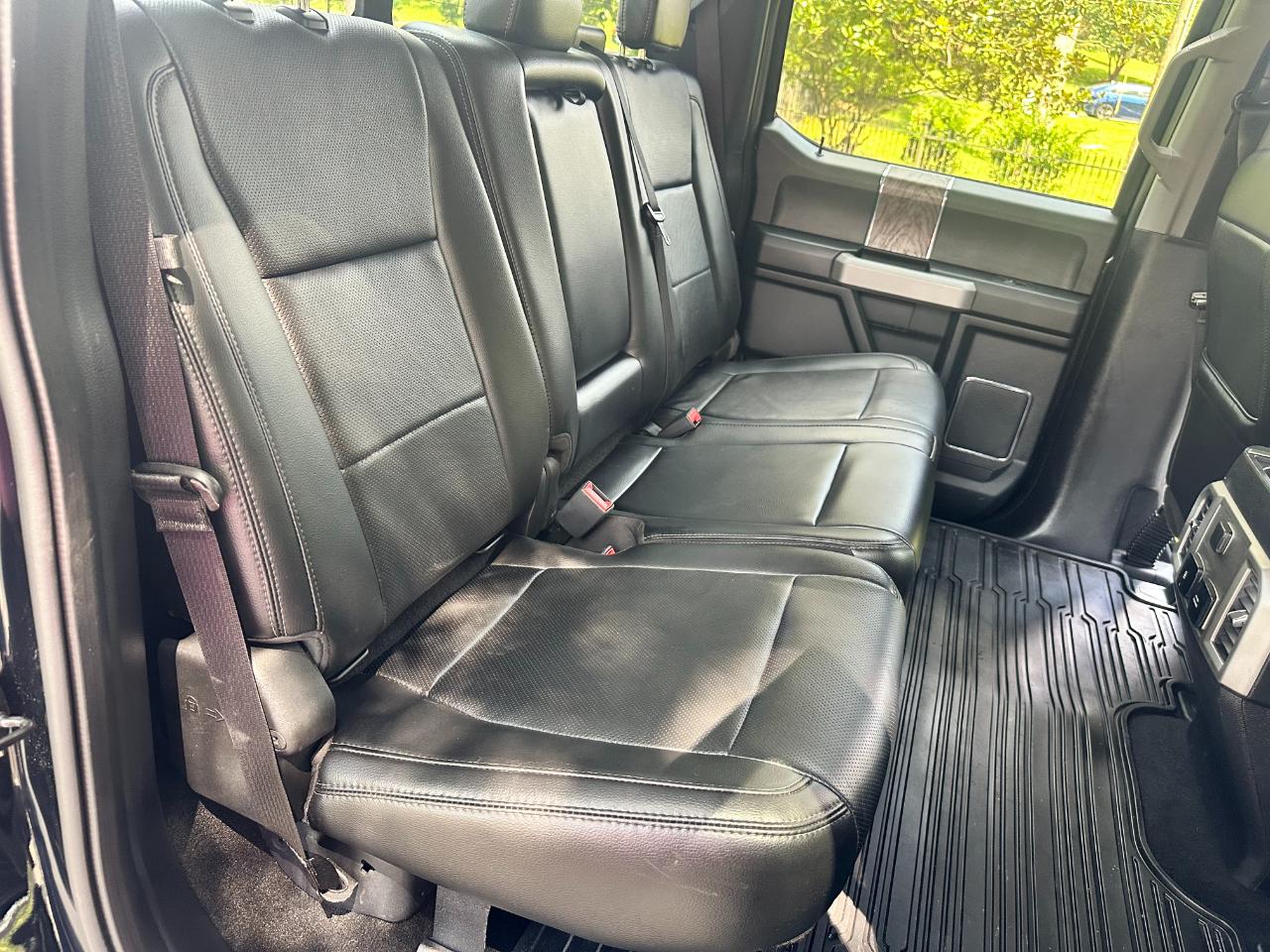 Ford Super Duty F-350 DRW Lariat 4WD Crew Cab 8' Box 2018