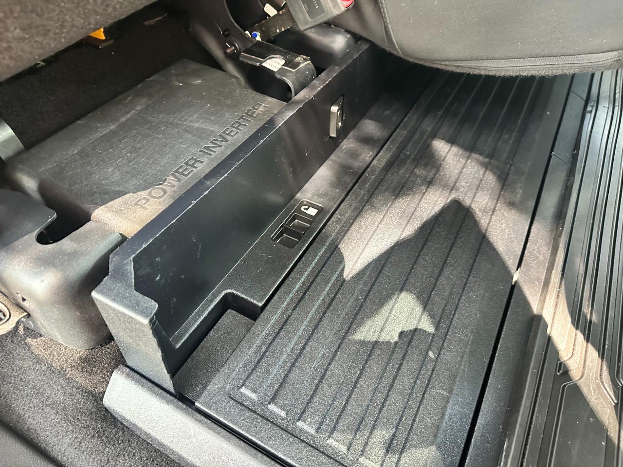 Ford Super Duty F-350 DRW Lariat 4WD Crew Cab 8' Box 2018