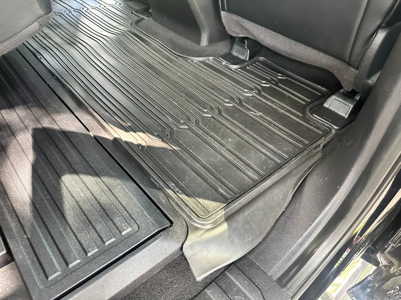 Ford Super Duty F-350 DRW Lariat 4WD Crew Cab 8' Box 2018