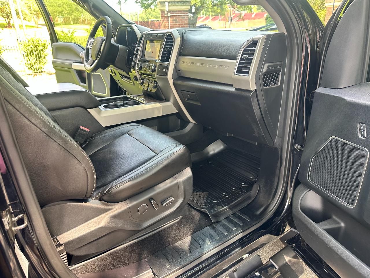 Ford Super Duty F-350 DRW Lariat 4WD Crew Cab 8' Box 2018