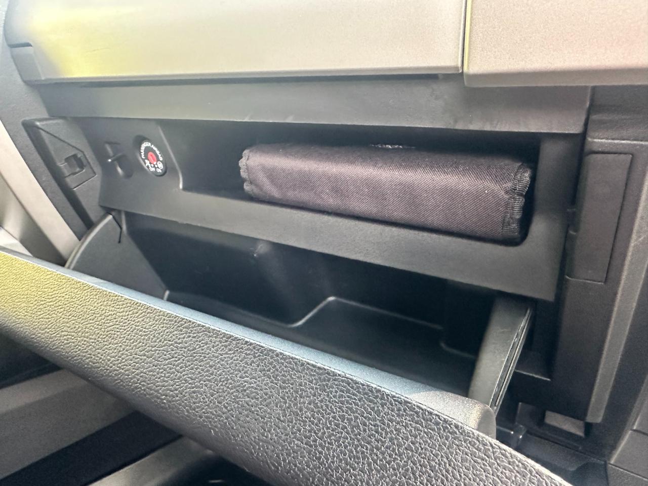 Ford Super Duty F-350 DRW Lariat 4WD Crew Cab 8' Box 2018