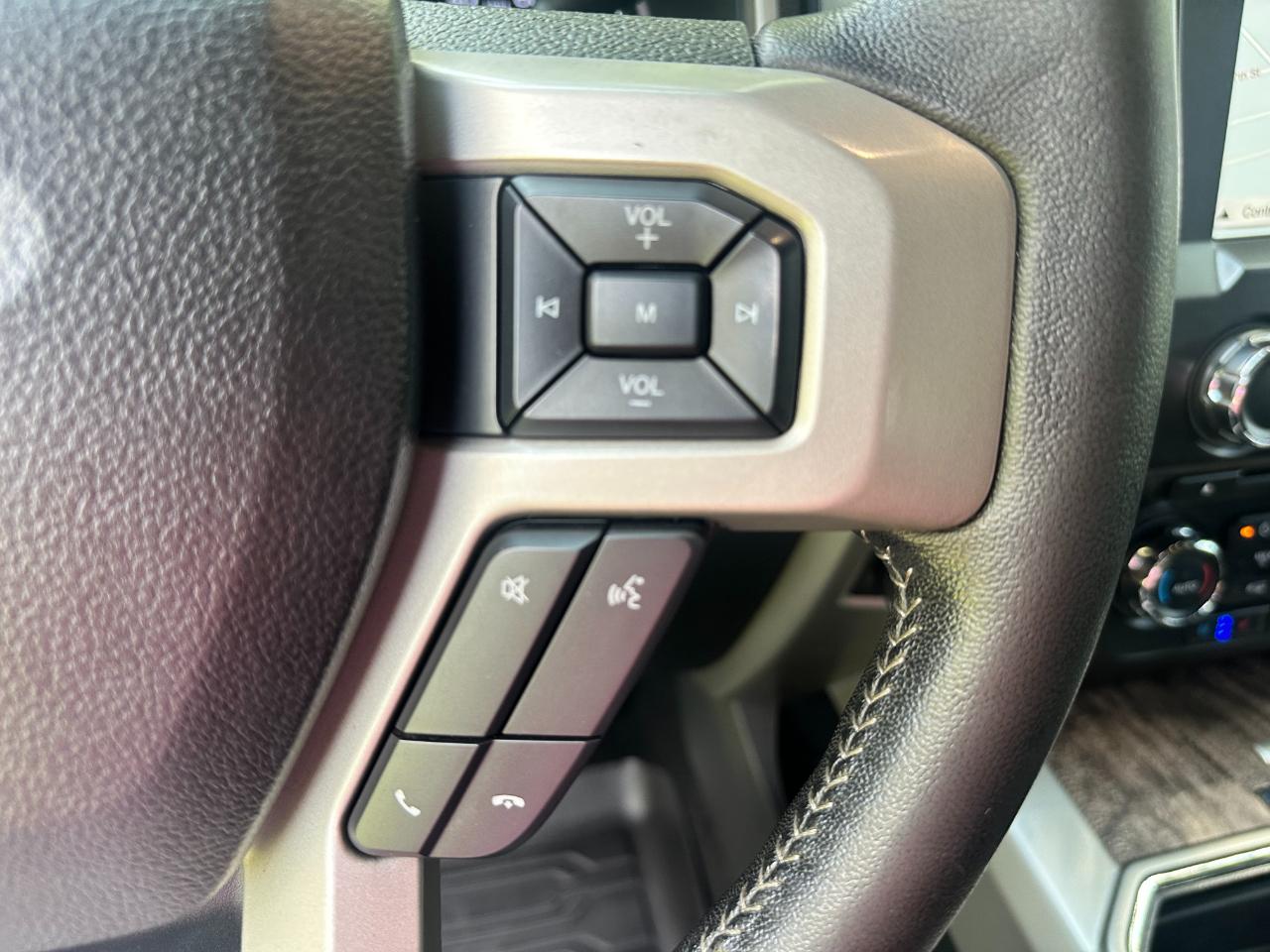 Ford Super Duty F-350 DRW Lariat 4WD Crew Cab 8' Box 2018