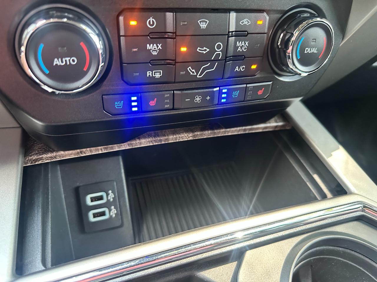 Ford Super Duty F-350 DRW Lariat 4WD Crew Cab 8' Box 2018