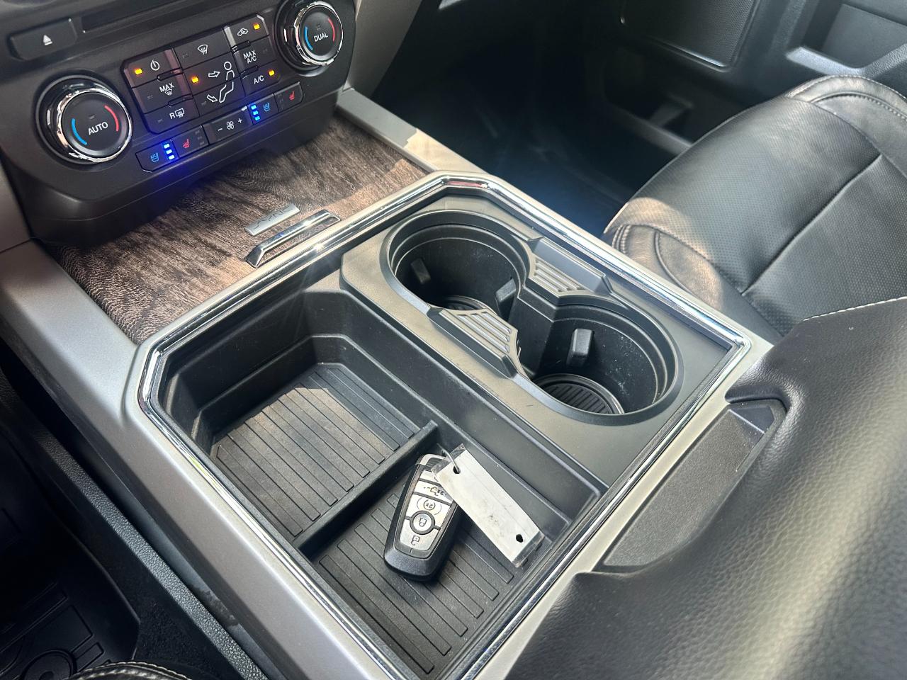 Ford Super Duty F-350 DRW Lariat 4WD Crew Cab 8' Box 2018