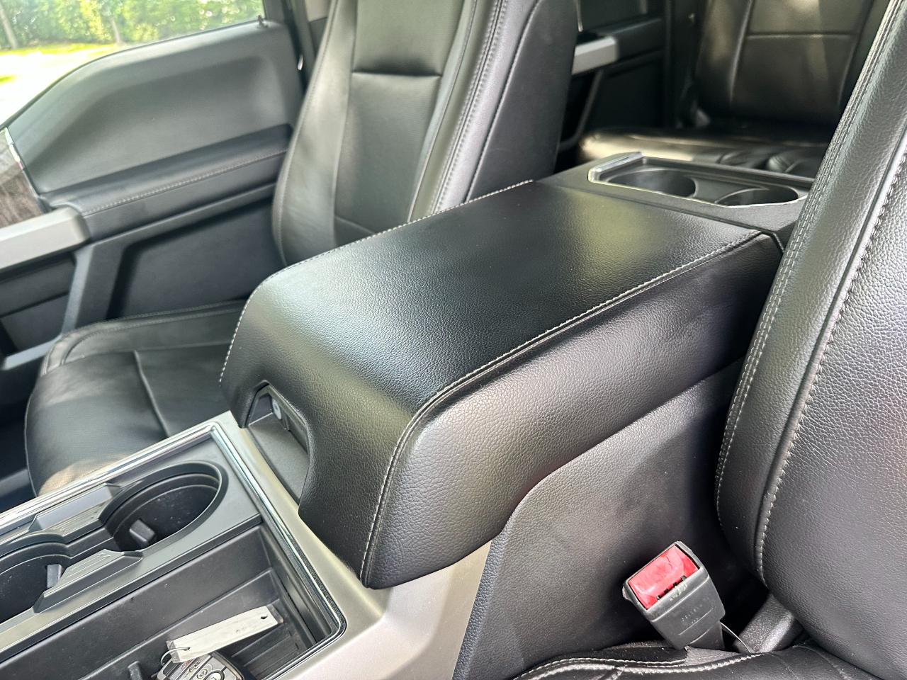 Ford Super Duty F-350 DRW Lariat 4WD Crew Cab 8' Box 2018