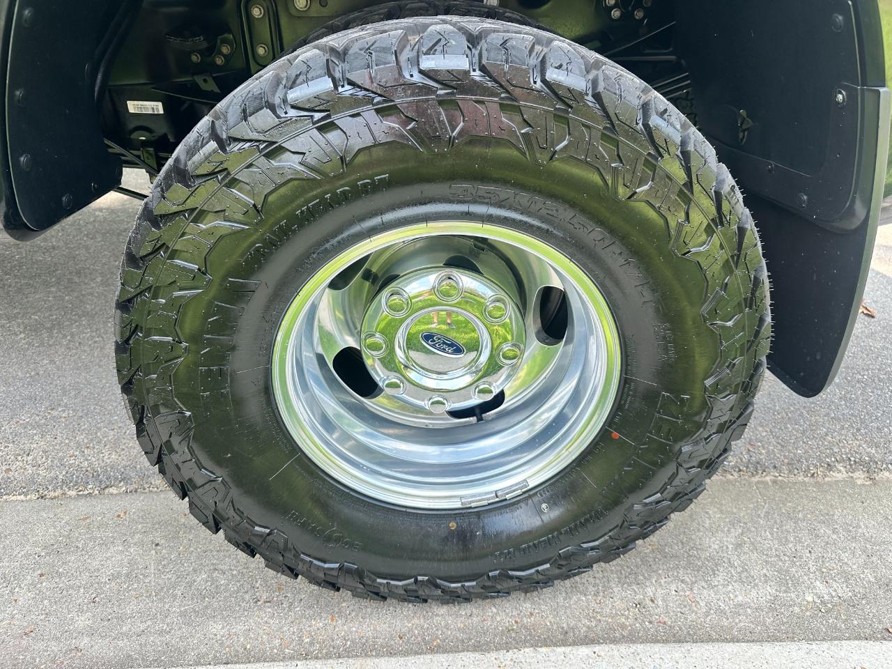 Ford Super Duty F-350 DRW Lariat 4WD Crew Cab 8' Box 2018