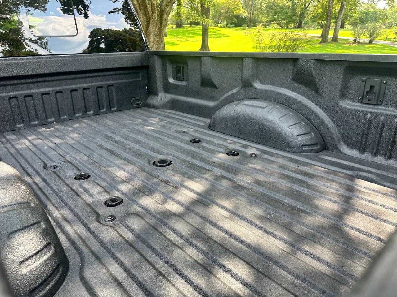 Ford Super Duty F-350 DRW Lariat 4WD Crew Cab 8' Box 2018