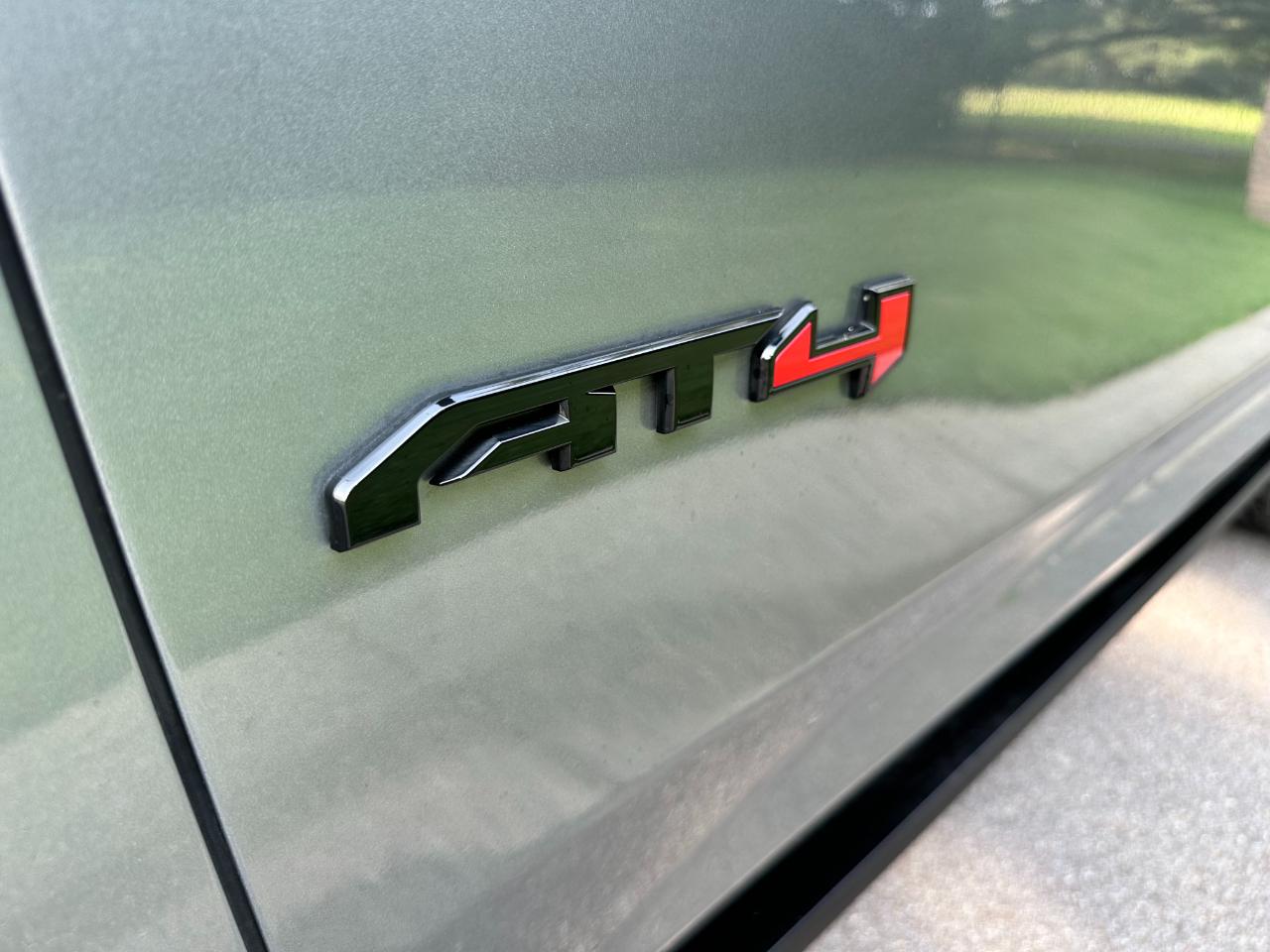 GMC Yukon 4WD 4dr AT4 2024