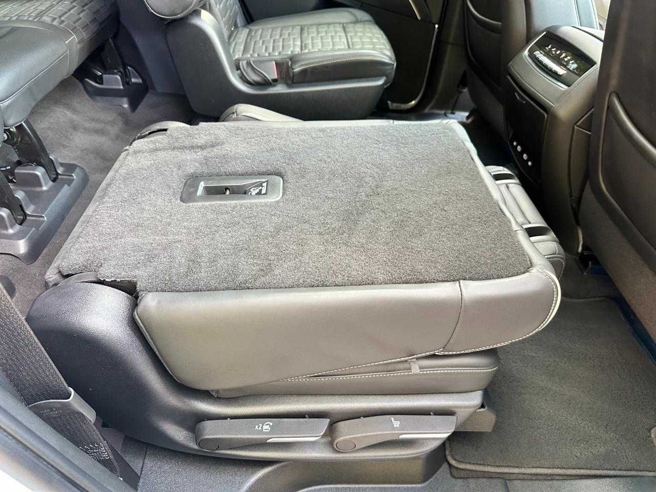 Cadillac Escalade 4WD 4dr Premium Luxury Platinum 2022