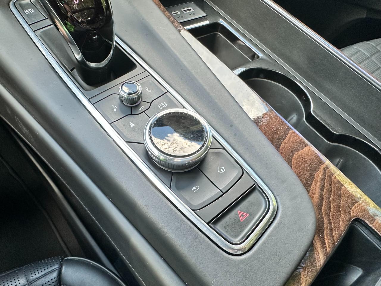 Cadillac Escalade 4WD 4dr Premium Luxury Platinum 2022