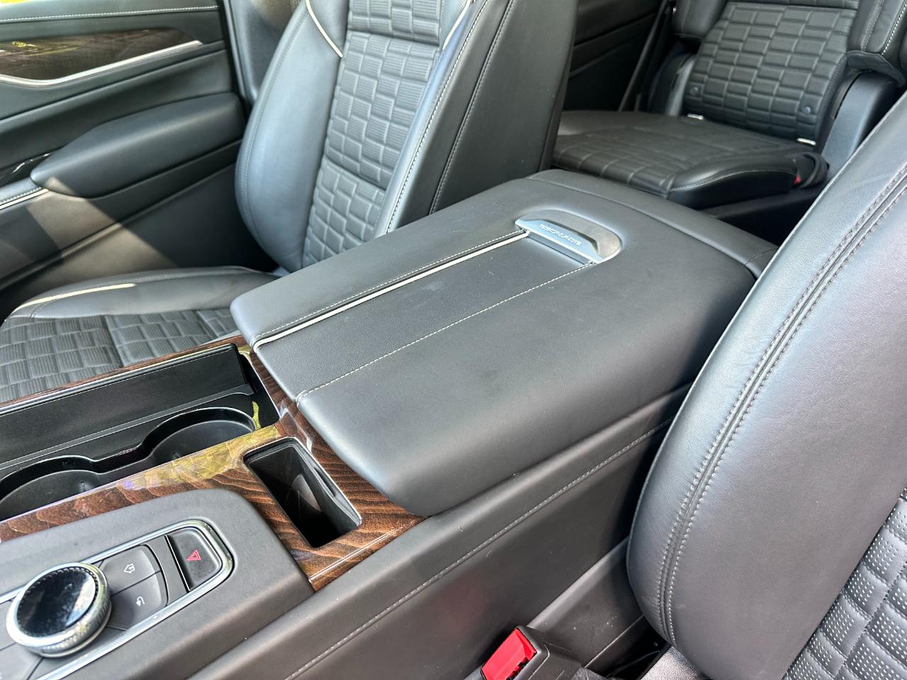Cadillac Escalade 4WD 4dr Premium Luxury Platinum 2022