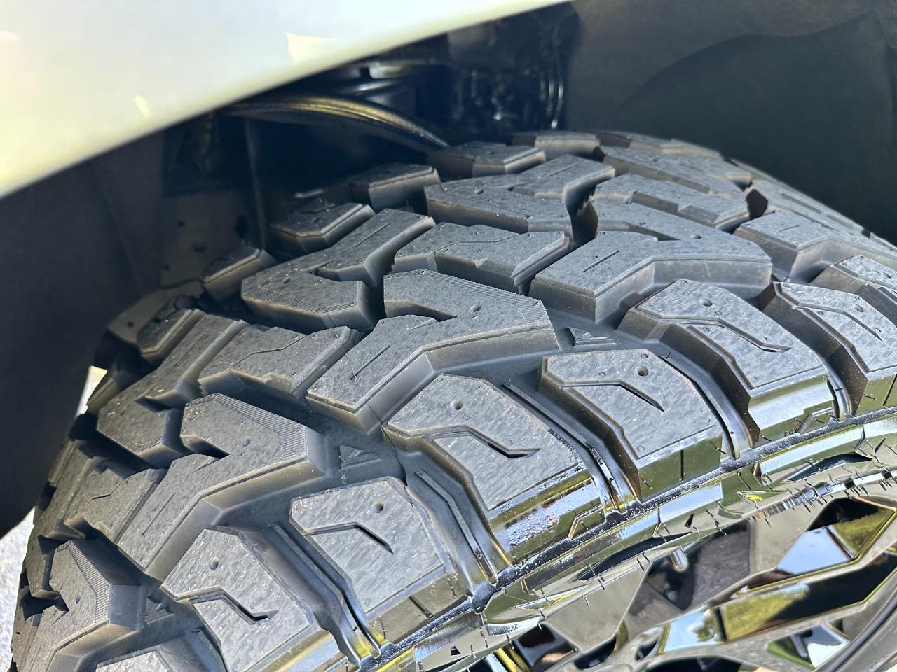 GMC Yukon 4WD 4dr AT4 2024