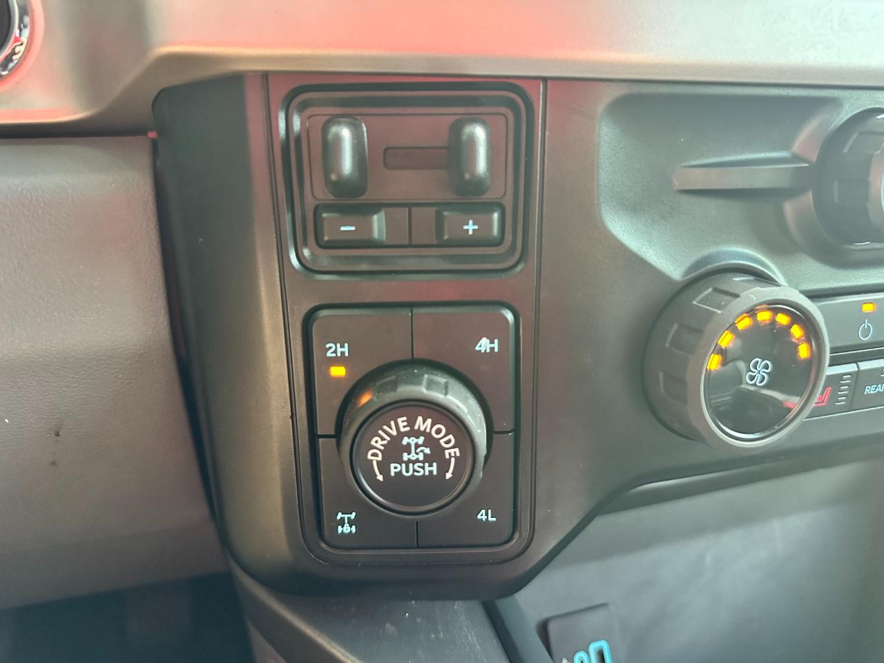 Ford Super Duty F-250 SRW XLT 4WD Crew Cab 6.75' Box 2023