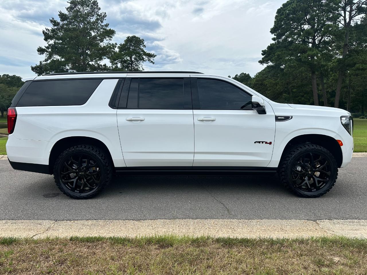 GMC Yukon XL 4WD 4dr AT4 2024