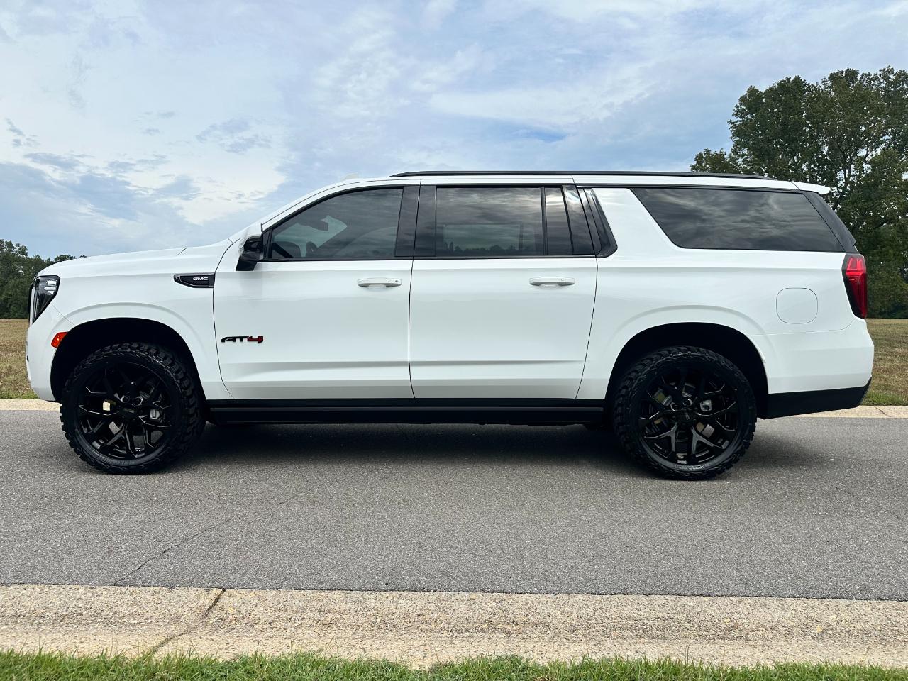 GMC Yukon XL 4WD 4dr AT4 2024