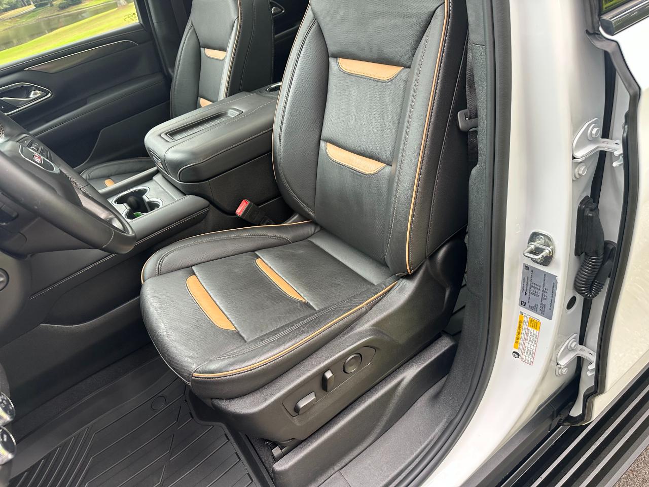GMC Yukon XL 4WD 4dr AT4 2024