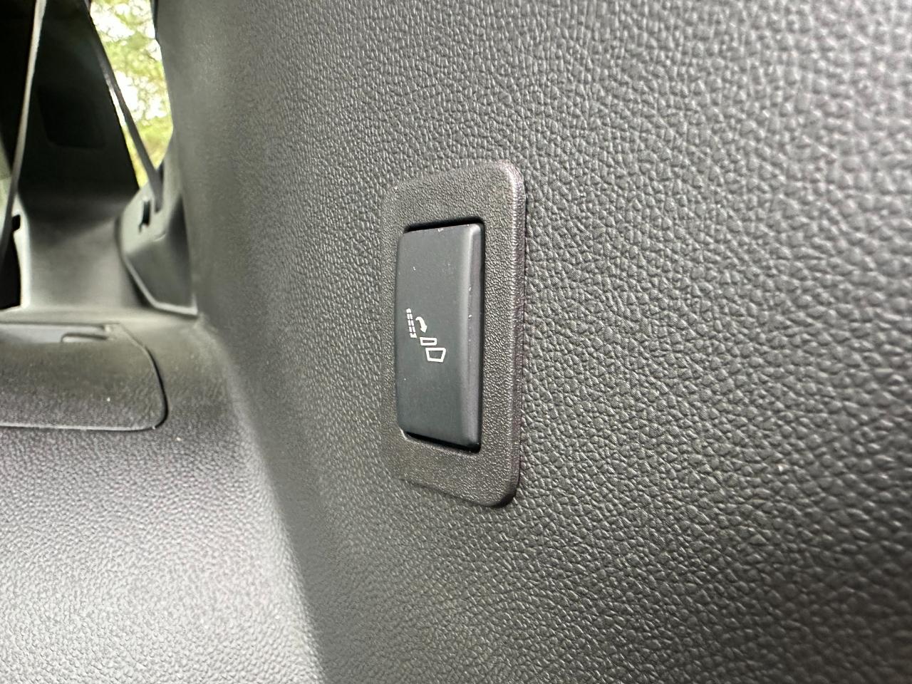 GMC Yukon XL 4WD 4dr AT4 2024
