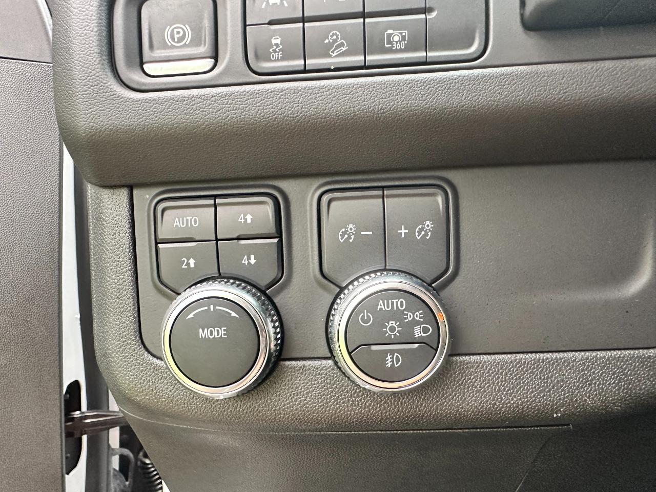 GMC Yukon XL 4WD 4dr AT4 2024