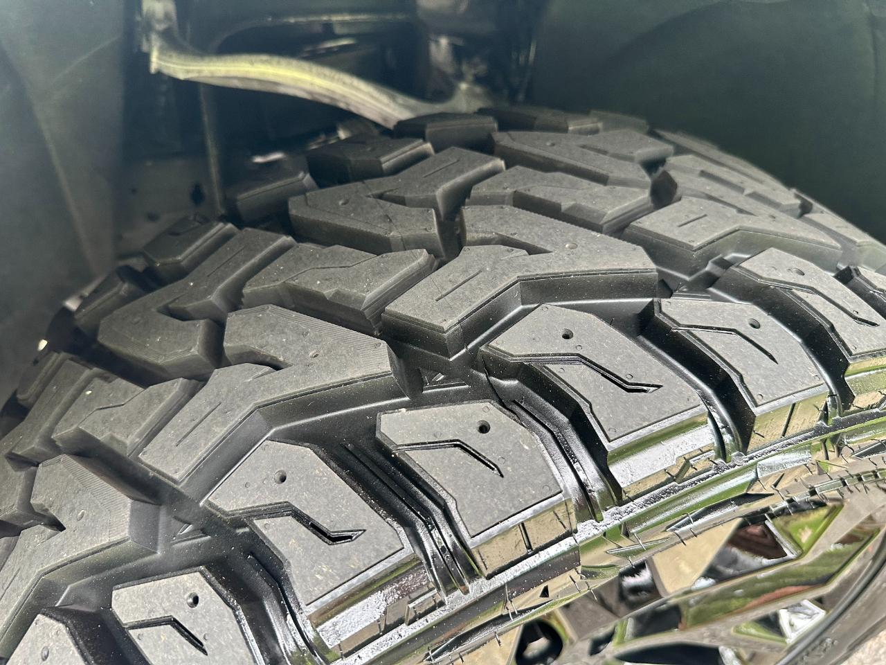 GMC Yukon XL 4WD 4dr AT4 2024