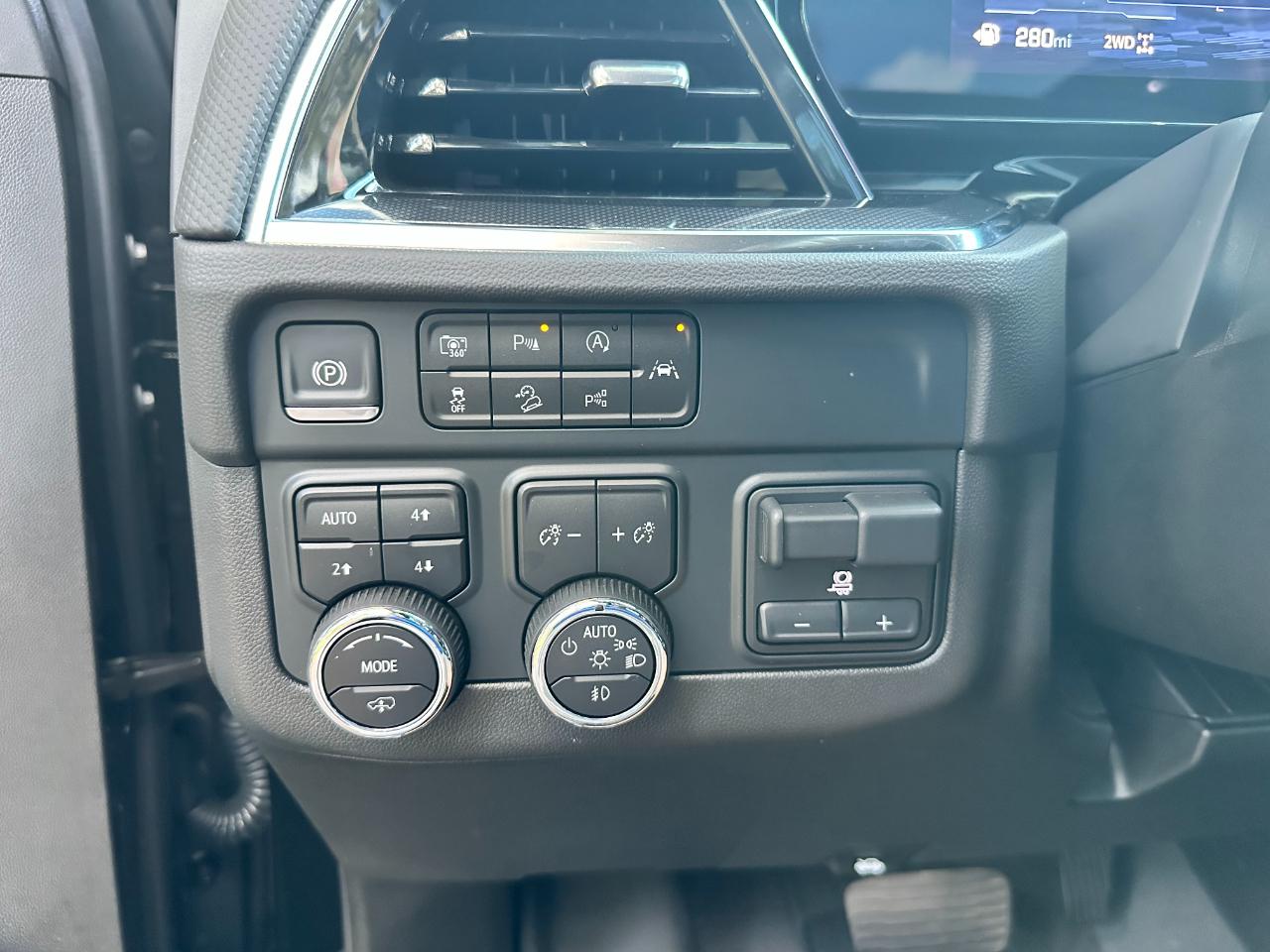 Chevrolet Tahoe 4WD 4dr RST 2025