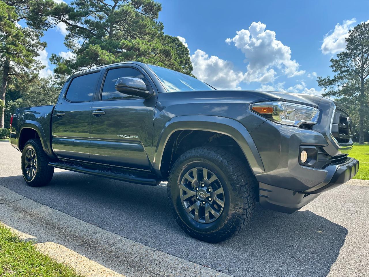Toyota Tacoma 2WD SR5 Double Cab 5' Bed V6 AT (Natl) 2022