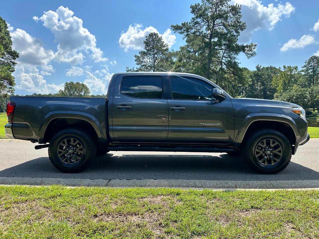 Toyota Tacoma 2WD SR5 Double Cab 5' Bed V6 AT (Natl) 2022