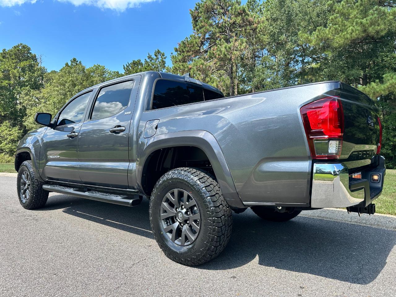 Toyota Tacoma 2WD SR5 Double Cab 5' Bed V6 AT (Natl) 2022