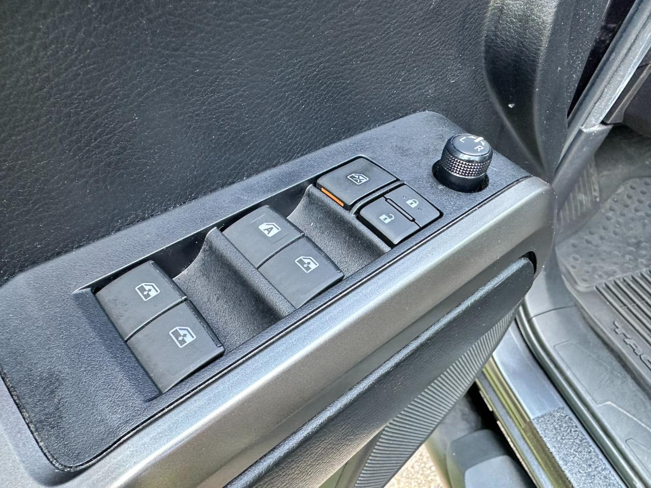Toyota Tacoma 2WD SR5 Double Cab 5' Bed V6 AT (Natl) 2022