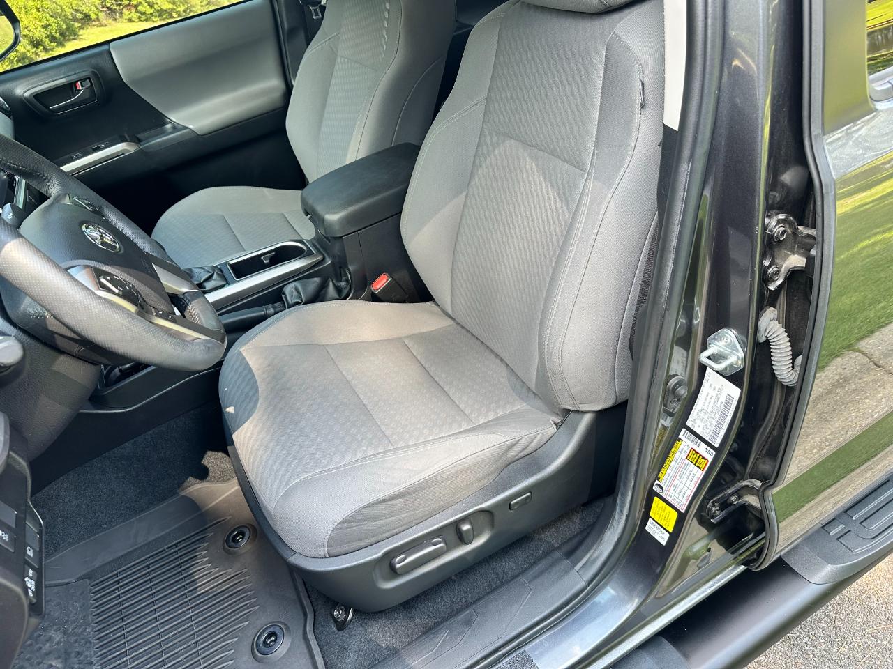 Toyota Tacoma 2WD SR5 Double Cab 5' Bed V6 AT (Natl) 2022