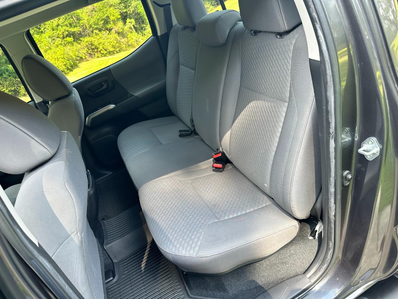 Toyota Tacoma 2WD SR5 Double Cab 5' Bed V6 AT (Natl) 2022
