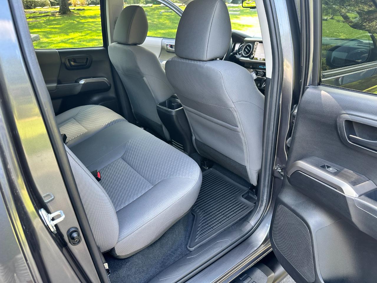 Toyota Tacoma 2WD SR5 Double Cab 5' Bed V6 AT (Natl) 2022