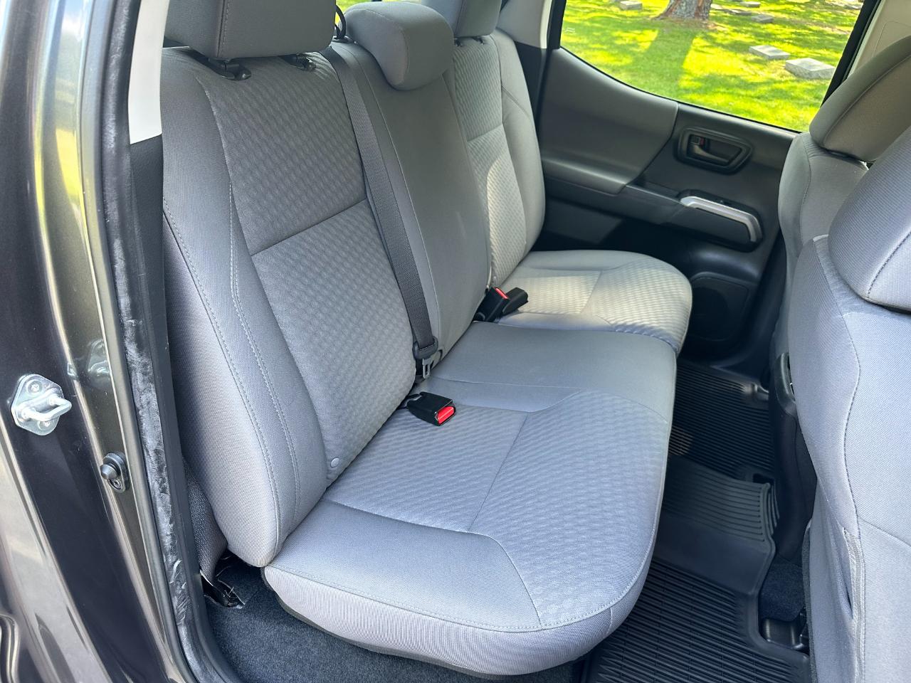 Toyota Tacoma 2WD SR5 Double Cab 5' Bed V6 AT (Natl) 2022