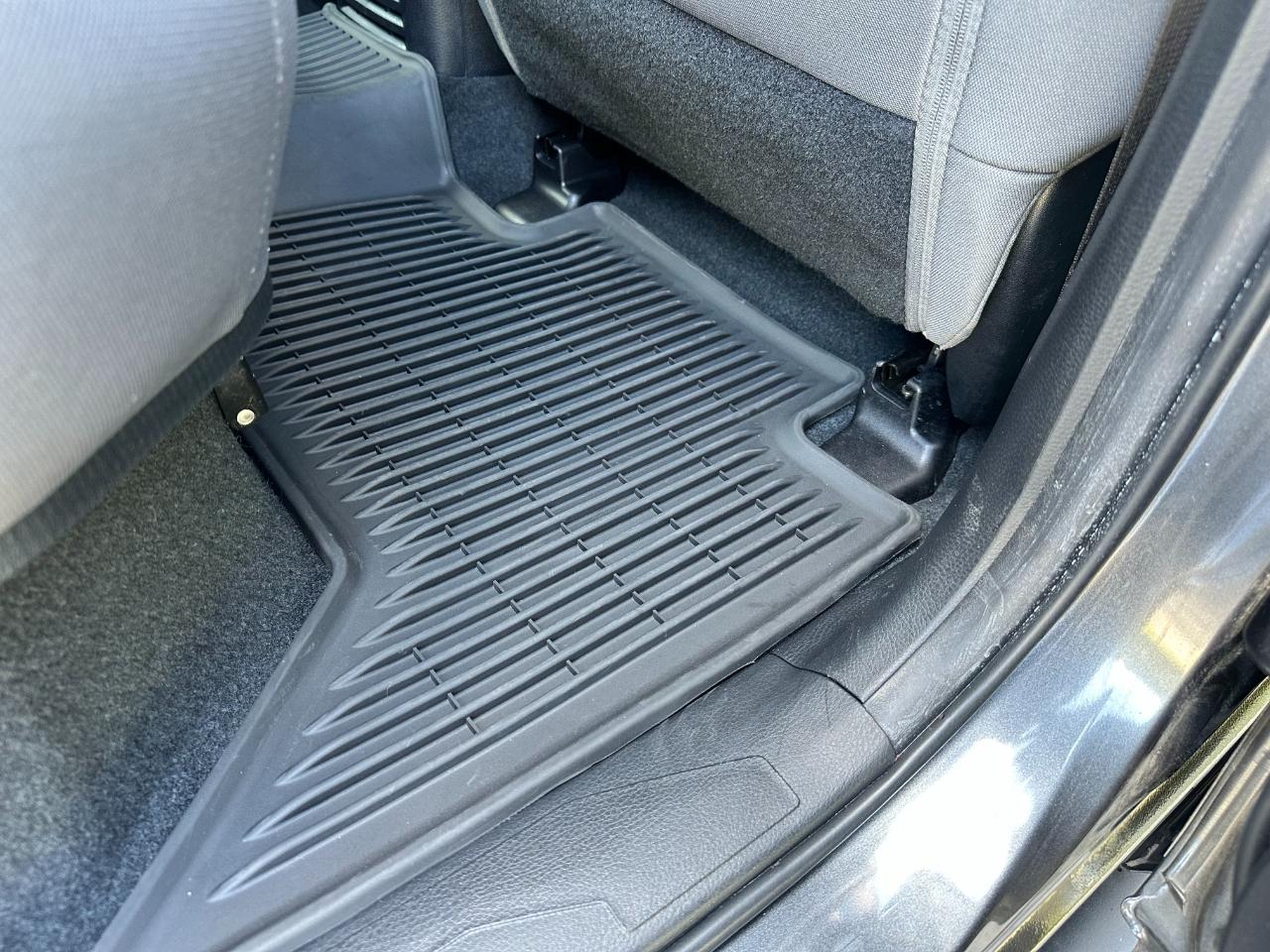 Toyota Tacoma 2WD SR5 Double Cab 5' Bed V6 AT (Natl) 2022