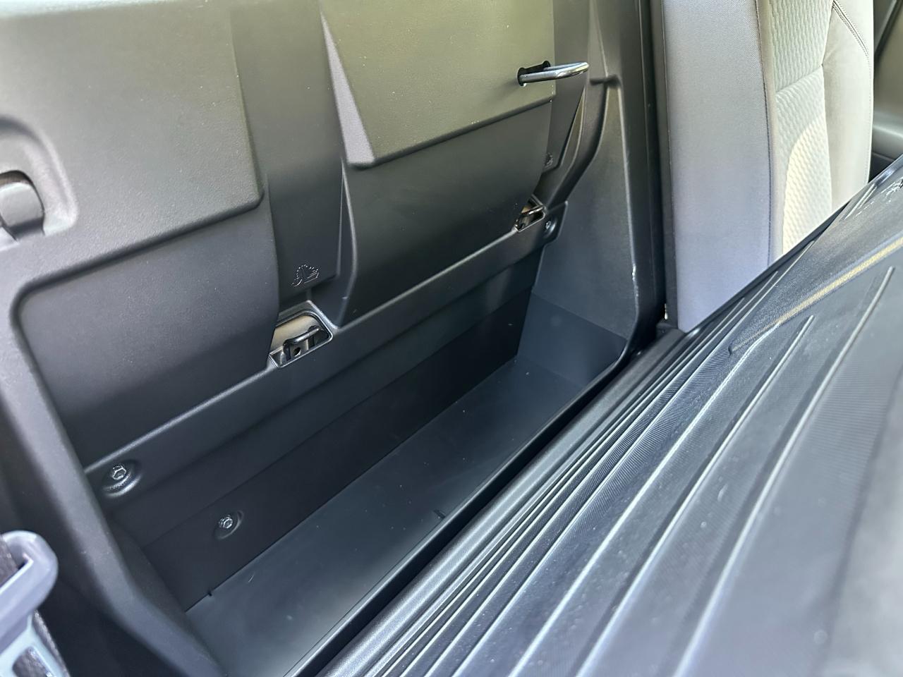Toyota Tacoma 2WD SR5 Double Cab 5' Bed V6 AT (Natl) 2022
