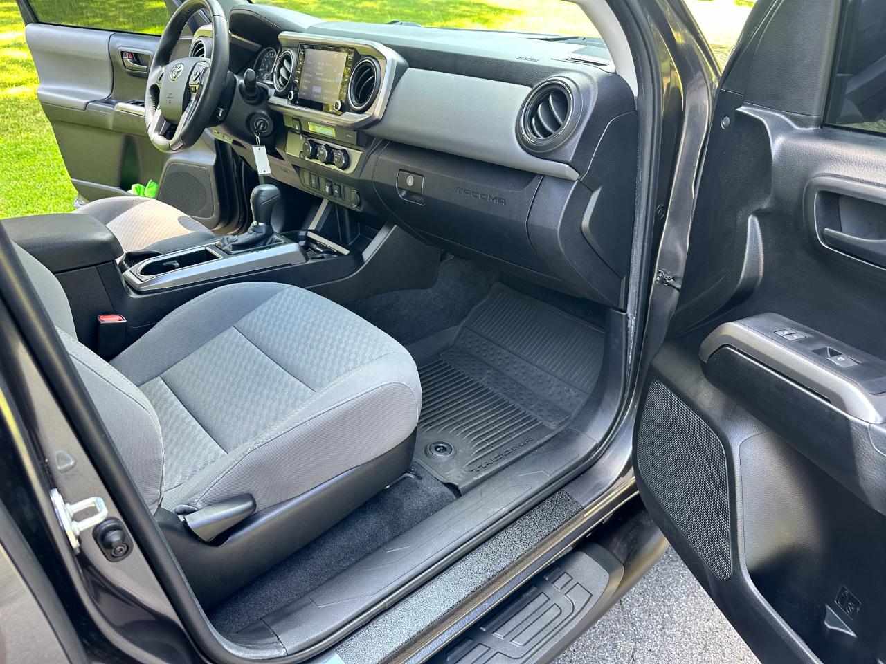 Toyota Tacoma 2WD SR5 Double Cab 5' Bed V6 AT (Natl) 2022