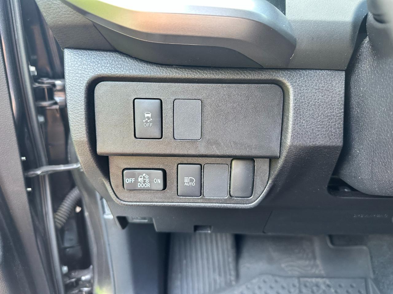 Toyota Tacoma 2WD SR5 Double Cab 5' Bed V6 AT (Natl) 2022