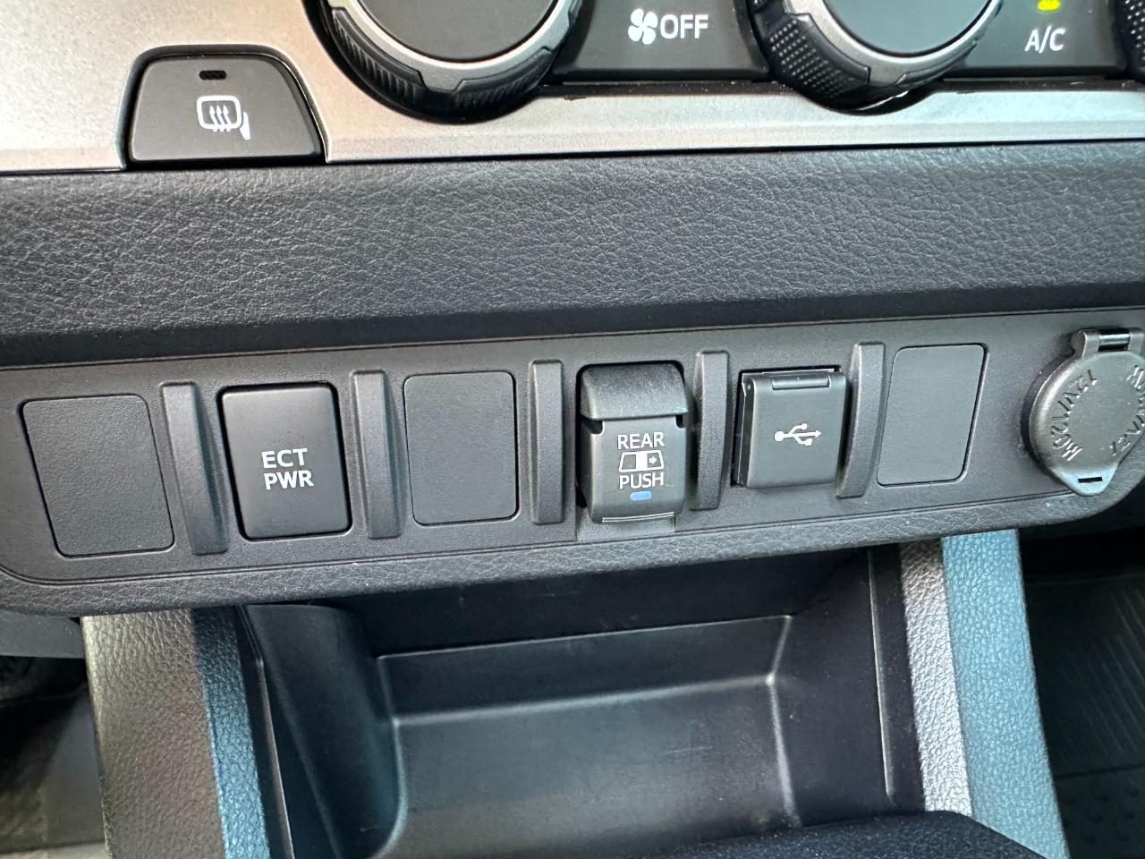 Toyota Tacoma 2WD SR5 Double Cab 5' Bed V6 AT (Natl) 2022