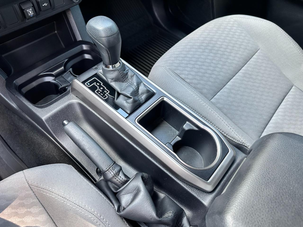 Toyota Tacoma 2WD SR5 Double Cab 5' Bed V6 AT (Natl) 2022
