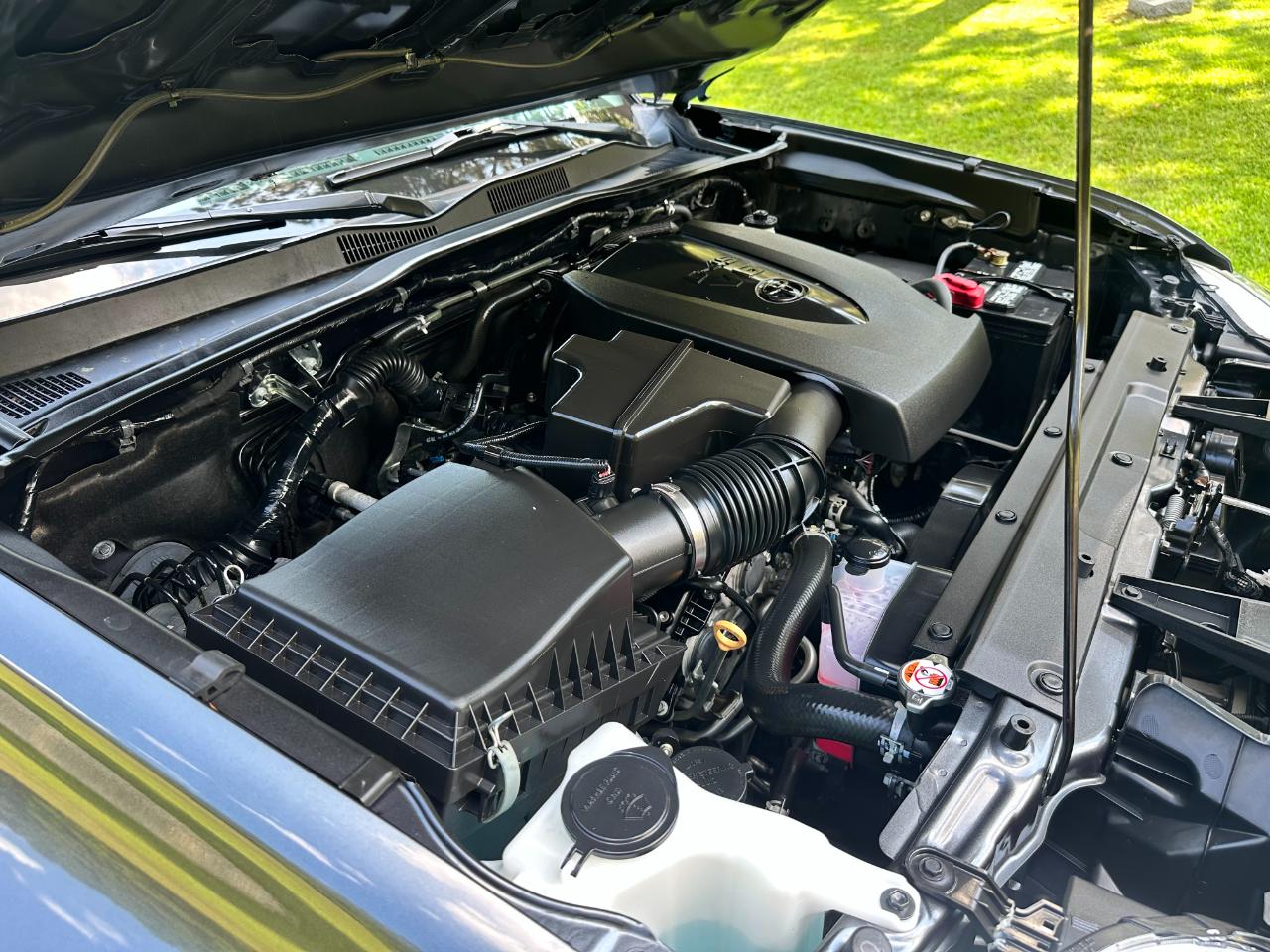 Toyota Tacoma 2WD SR5 Double Cab 5' Bed V6 AT (Natl) 2022